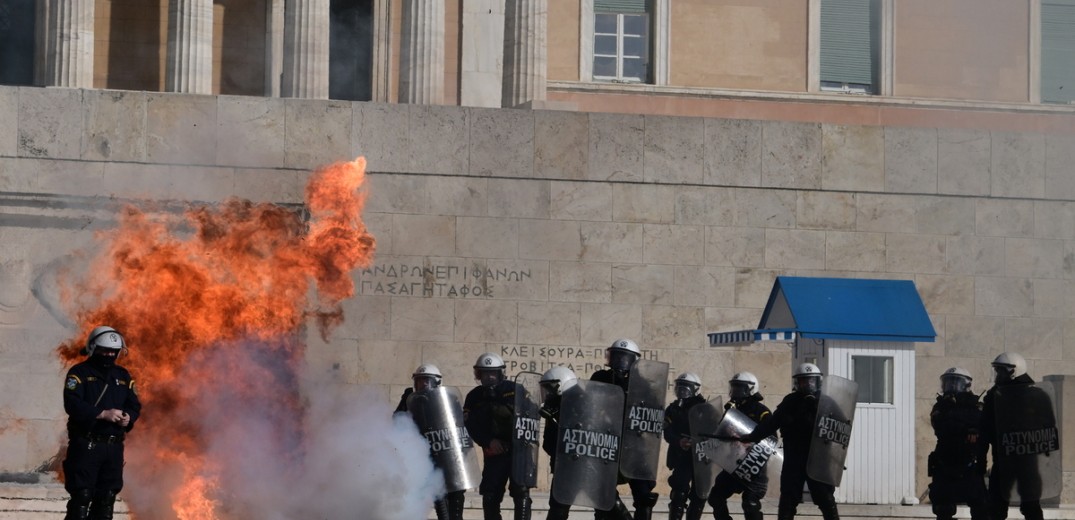 Πανεκπαιδευτικό: 16 τραυματίες στα επεισόδια – ΕΔΕ για βίντεο από τις ταραχές (φωτ.)