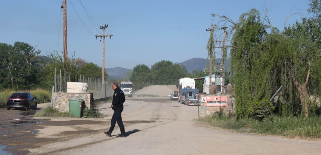 Τέμπη: Σε εξέλιξη η δειγματοληψία στα χώματα που έχουν μεταφερθεί από το σημείο της τραγωδίας (φωτ.)