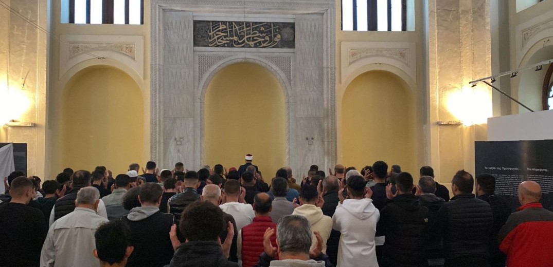 Θεσσαλονίκη: Άνοιξε μετά από 102 χρόνια το Γενί Τζαμί για το Ραμαζάνι - Αστυνομικές δυνάμεις ελέγχουν το κτίριο (βίντεο, φωτ.)