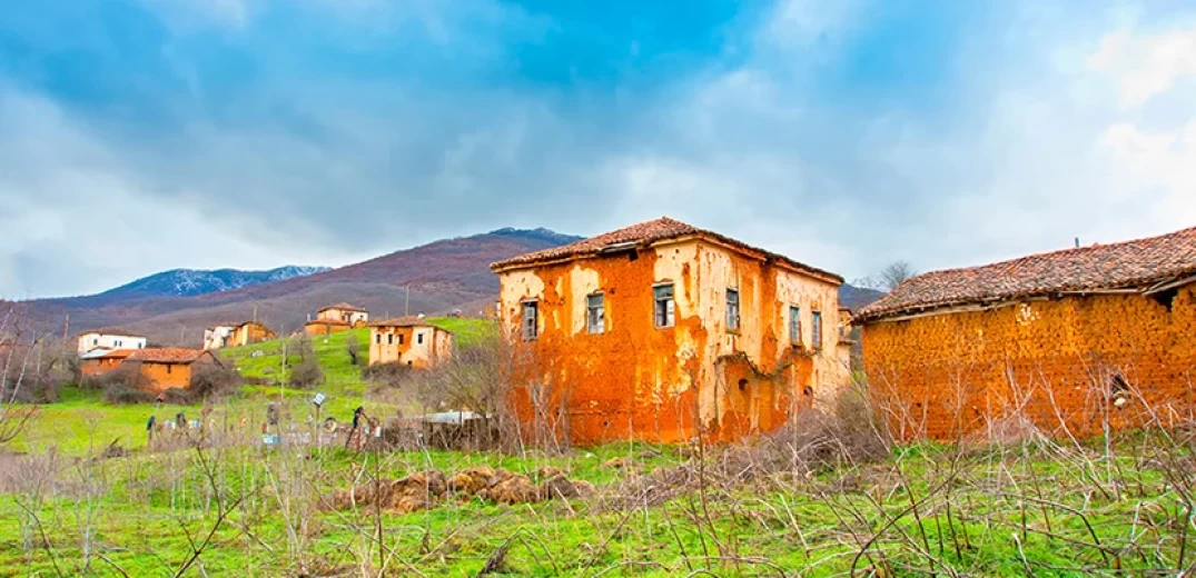 Το χωριό στην Καστοριά που ήταν σκηνικό σε ταινία του Τζέιμς Μποντ - Δείτε φωτογραφίες