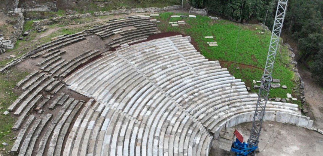 Θάσος: Το φημισμένο λευκό μάρμαρο «ντύνει» το αρχαίο θέατρο του νησιού - Μέσα Μαΐου ανοίγει και πάλι για το κοινό (φωτ.)