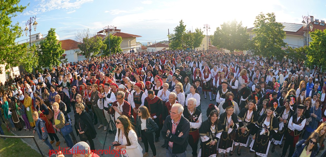 Χαλκιδική: Ογδόντα χορευτικοί σύλλογοι της Μακεδονίας δίνουν ραντεβού στον Πολύγυρο για ένα μεγάλο γλέντι