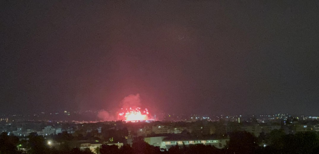 Θεσσαλονίκη: Δείτε πώς φαίνονται από το κέντρο της πόλης τα πυροτεχνήματα της Τούμπας (βίντεο)