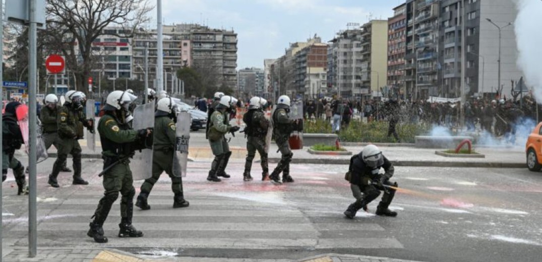 Θεσσαλονίκη: Συγκέντρωση διαμαρτυρίας έξω από το Αστυνομικό Μέγαρο