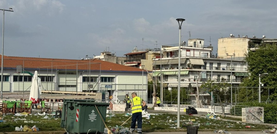 Δήμος Θεσσαλονίκης: Επιχείρηση «σκούπα» μετά τους χθεσινούς πανηγυρισμούς (φωτ.)