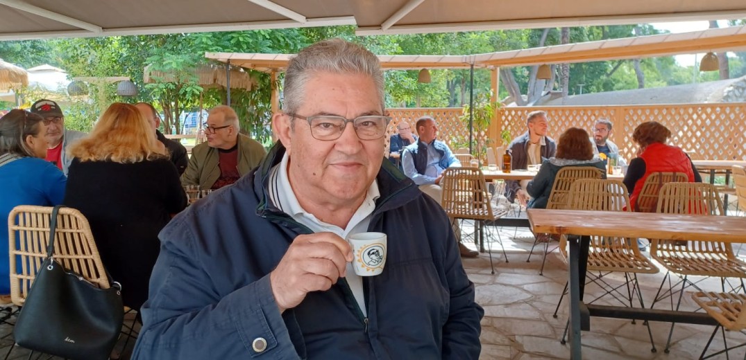 Πρωινός καφές με τον Γραμματέα του ΚΚΕ Δημήτρη Κουτσούμπα (βίντεο)