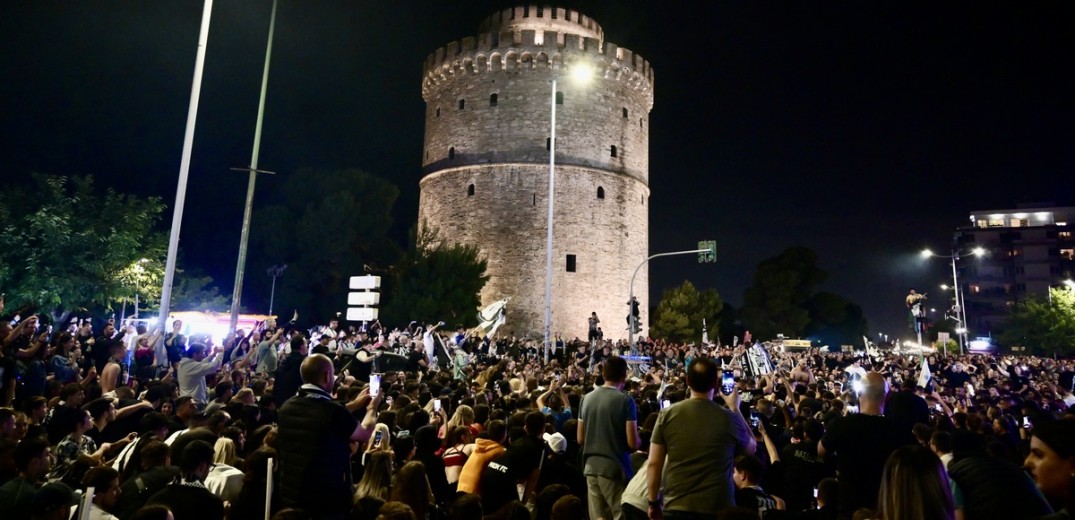 Γλέντι μέχρι πρωίας στον Λευκό Πύργο από τους φίλους του ΠΑΟΚ (βίντεο, φωτ.)