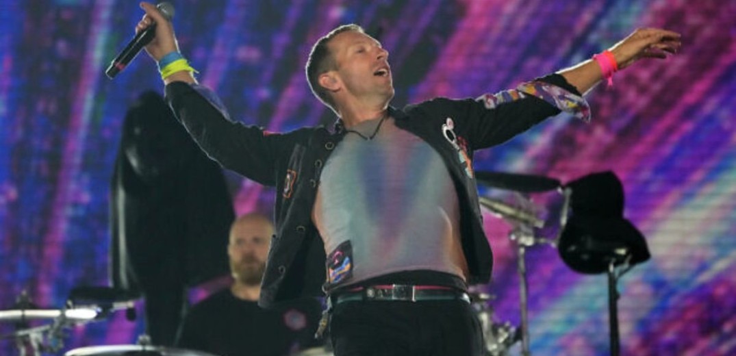 Μαγική ατμόσφαιρα στο Ηρώδειο από τους Coldplay: Γύρισαν το music video για το νέο τραγούδι τους (βίντεο)