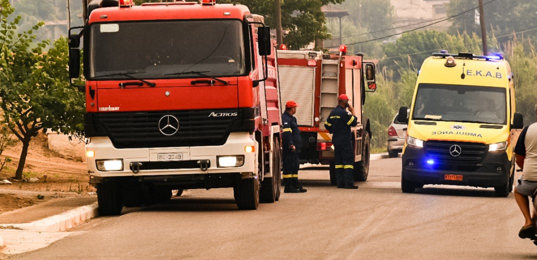 Ρόδος: Έπεσαν από ύψος και τραυματίστηκαν δυο πυροσβέστες κατά την κατάσβεση στο Μονόλιθο