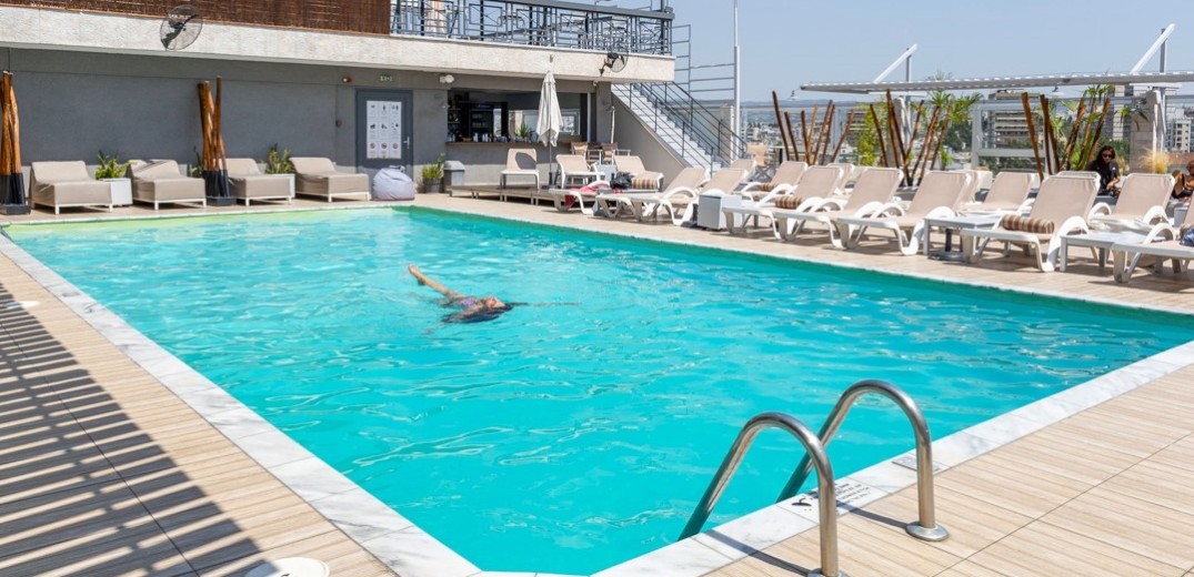 Capsis Hotel - RoofTop Piscina: Μία όαση δροσιάς στο κέντρο της πόλης