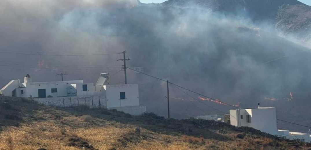 Καλύτερη η εικόνα από τη φωτιά στη Σέριφο - Δεν υπάρχει ενεργό μέτωπο (βίντεο, φωτ.)