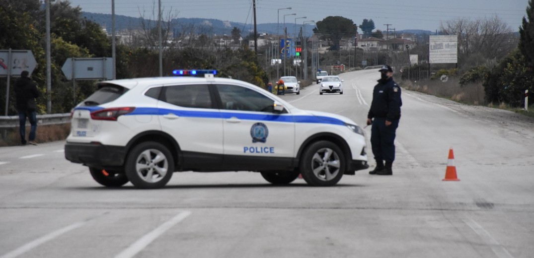 Ρέθυμνο: 23χρονος χτύπησε 60χρονο με αυτοκίνητο, έκλεψε Ι.Χ. γυναίκας που σταμάτησε και τράκαρε άλλα 2 οχήματα