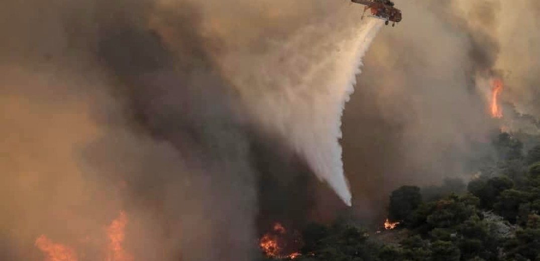 Δράμα: Ενισχύονται οι πυροσβεστικές δυνάμεις για την κατάσβεση της φωτιάς που ξέσπασε την Τετάρτη στο Φαλακρό