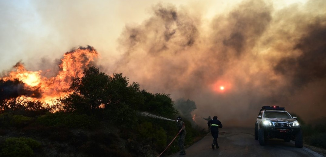 Σκληρή μάχη με τις φλόγες στην Εύβοια: Ήχησε πάλι το 112 για εκκένωση, μετά τον ολονύχτιο εφιάλτη (βίντεο, φωτ.)