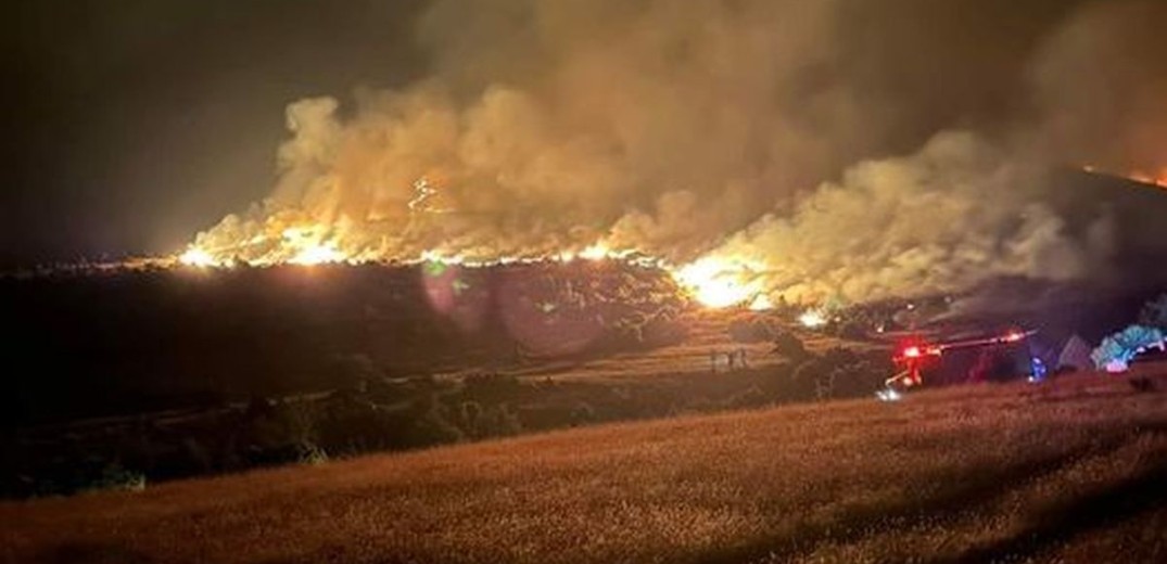 Σέρρες: Σε εξέλιξη πυρκαγιά στο Αχλαδοχώρι, ολονύχτια μάχη με τις φλόγες - Μήνυμα από το 112 (βίντεο)