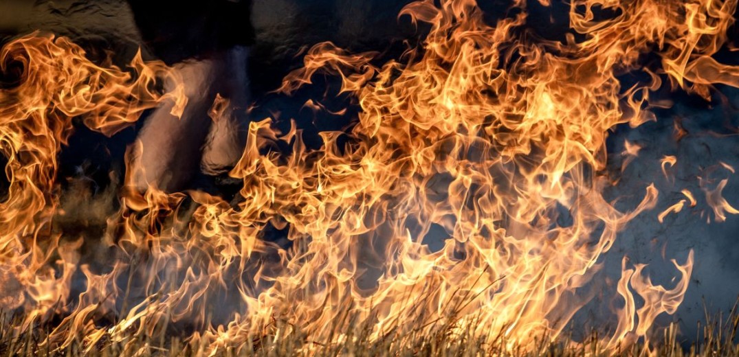 Η πυρκαγιά στα Καλύβια Θορικού εντοπίστηκε από drone και κατασβέστηκε σε 20 λεπτά (βίντεο)