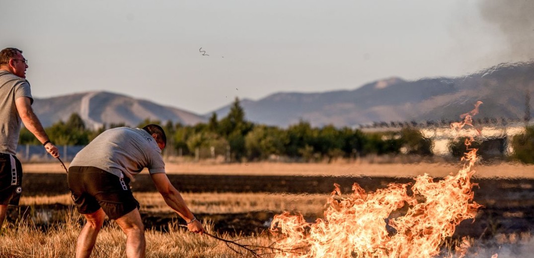 Φωτιά στην Παιανία - Επιχειρούν δύο ελικόπτερα