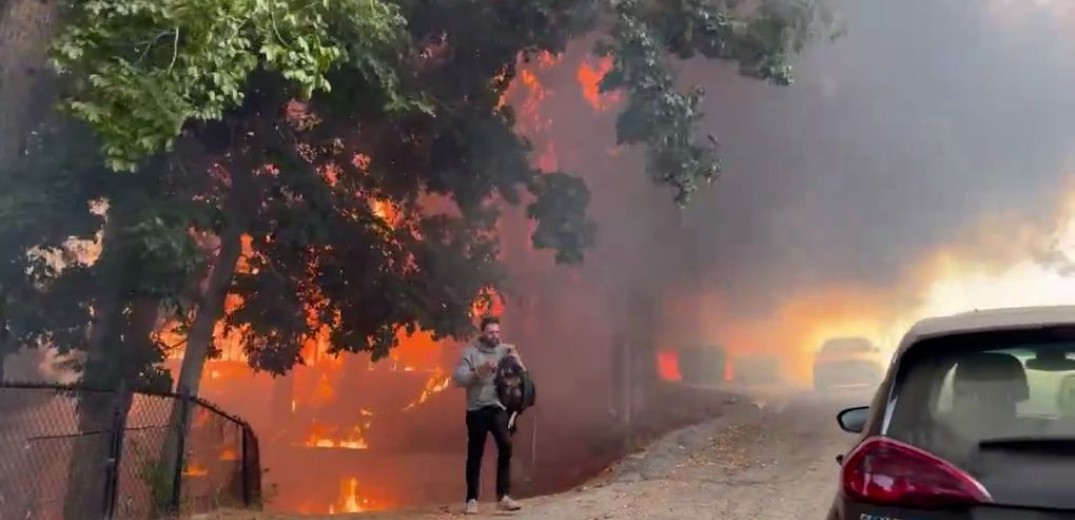 Κάηκαν σπίτια από τη φωτιά στο Σαν Μπερναντίνο της Καλιφόρνια - «Κόλαση» και στο Σακραμέντο (βίντεο)