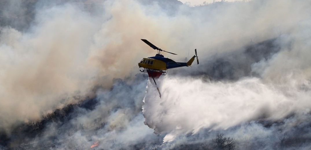 Πέλλα: Φωτιά σε δύσβατο σημείο στην Όρμα Αλμωπίας - Σηκώθηκε και ελικόπτερο