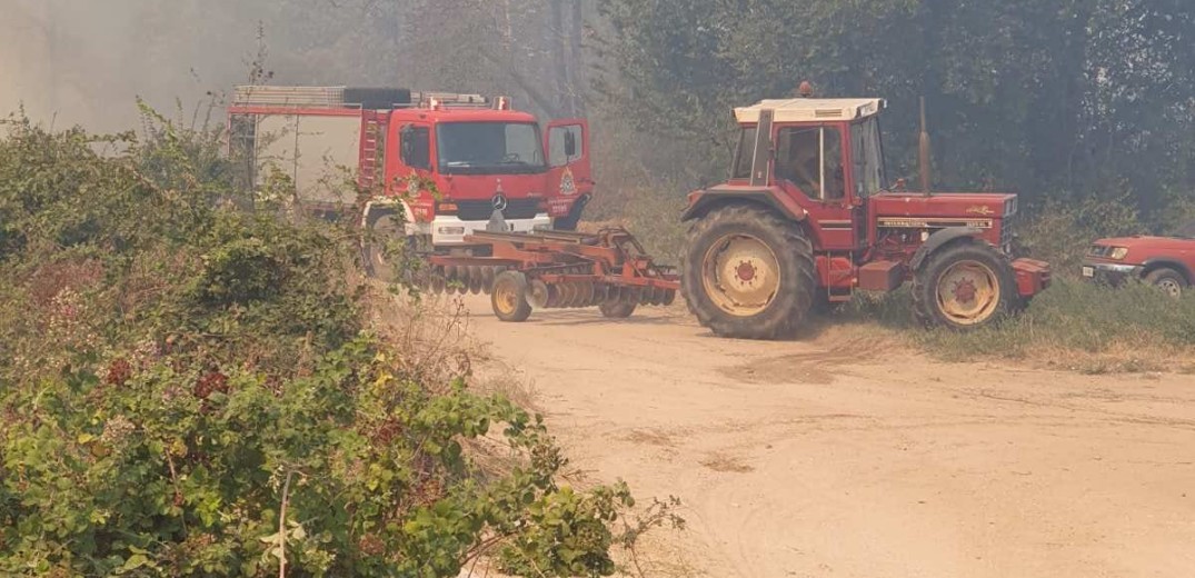 Κιλκίς: Οριοθετήθηκε η πυρκαγιά στις Μουριές - Στην πυρόσβεση συμμετείχαν και αγρότες με τρακτέρ (βίντεο, φωτ.)