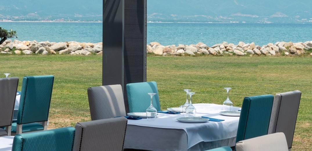 Kalamatianos Seafood Restaurant: Σύγχρονη ελληνική θαλασσινή κουζίνα στην παραλία Μηλιές, στο Σταυρό Θεσσαλονίκης