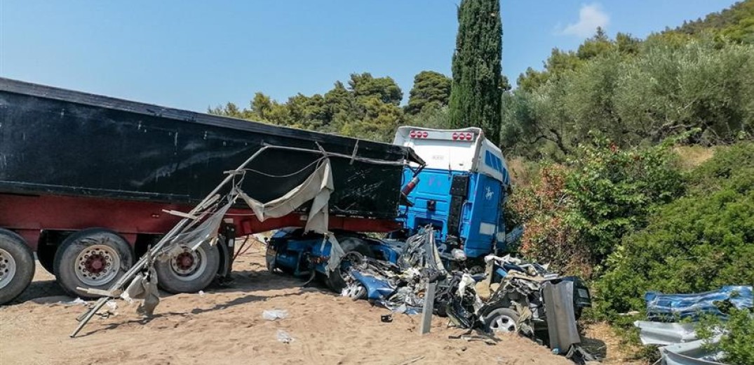 Θρήνος στα Καλύβια Ηλείας για τον 44χρονο στρατιωτικό και τη 12χρονη κόρη του που σκοτώθηκαν στο τροχαίο της Μεσσηνίας