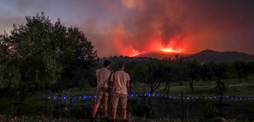 Σε εξέλιξη 10 πυρκαγιές στη χώρα - Άλλες 42 αντιμετώπισε η πυροσβεστική