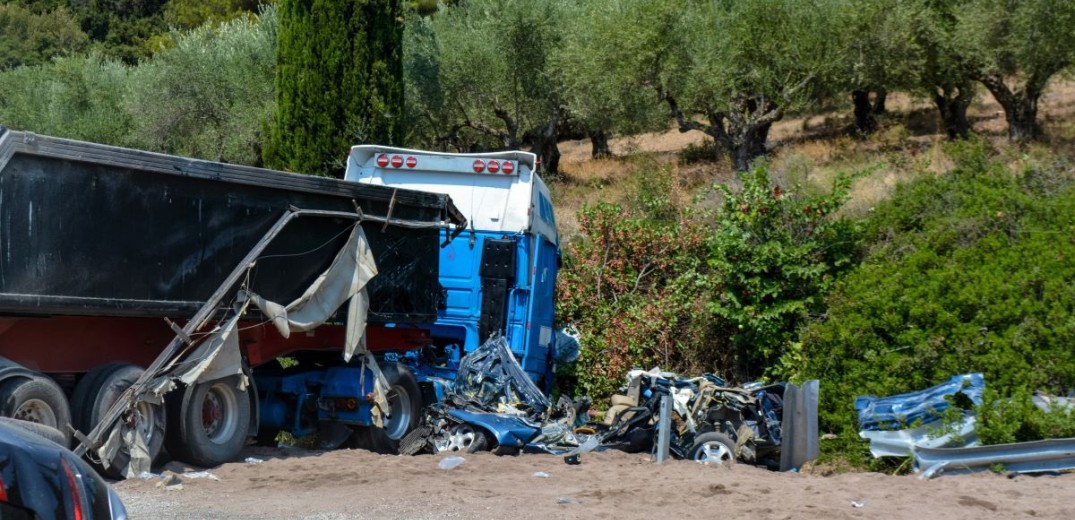 Τραγωδία με 4 νεκρούς στον Πύργο: Δραματικές στιγμές - Έκοψαν τα ΙΧ για να απεγκλωβίσουν νεκρούς και τραυματίες