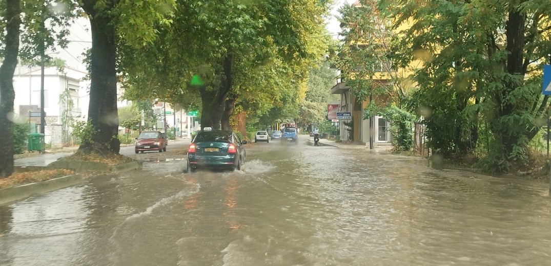 Ιωάννινα: Πλημμύρισαν δρόμοι από ξαφνικό μπουρίνι - Ζημιές σε καλλιέργειες από χαλαζόπτωση (Βίντεο, φωτ.)