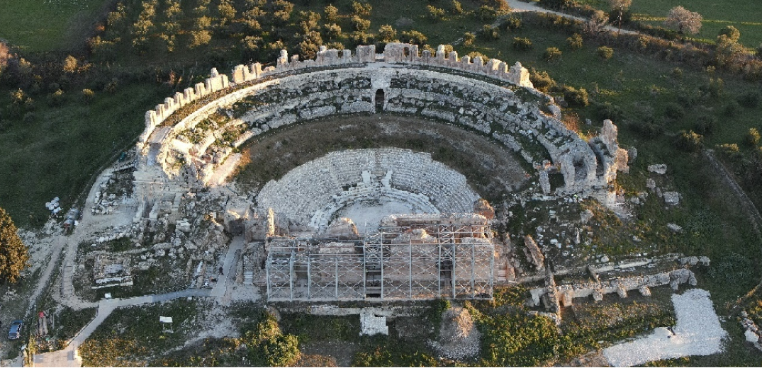 ΥΠΠΟ: Αποκαθίσταται το σκηνικό οικοδόμημα του μεγάλου θεάτρου στη Νικόπολη