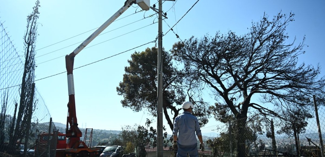 Ολοκληρώνονται οι περισσότερες εργασίες αποκατάστασης στο δίκτυο ηλεκτρικού ρεύματος στην πυρόπληκτη Αττική