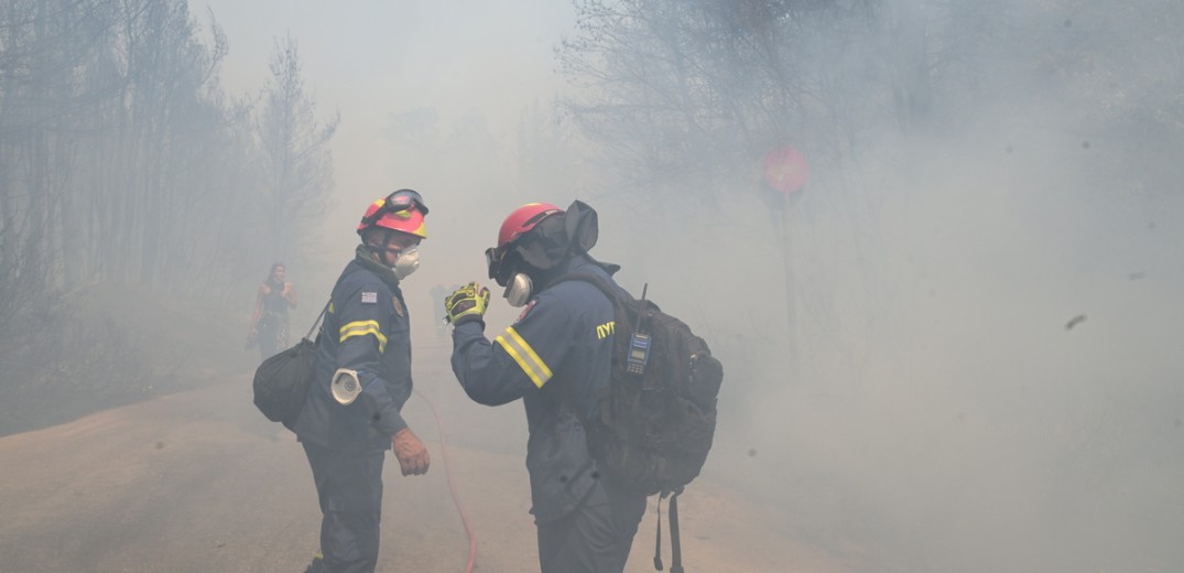 Υπό μερικό έλεγχο η φωτιά στο Πλατάνι Πάτρας