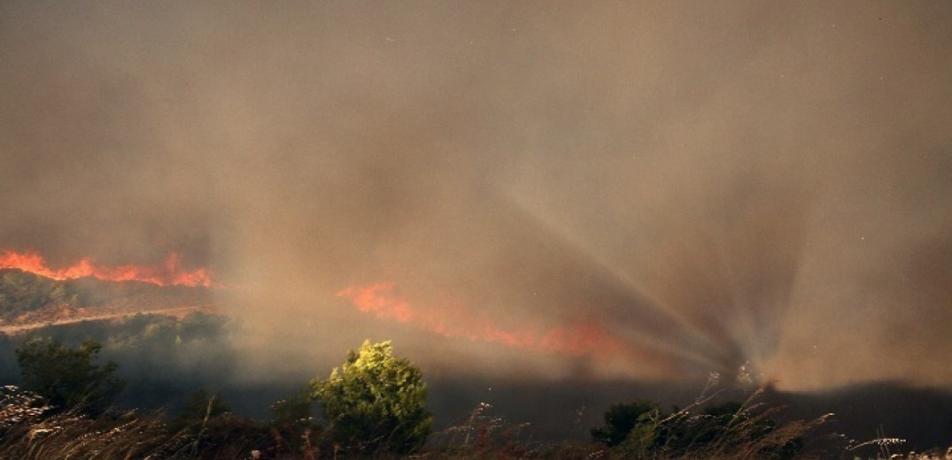 Υπό έλεγχο οι πυρκαγιές σε Σμύρνη και Μπόλου - Συνεχίζεται η μάχη στα άλλα μέτωπα