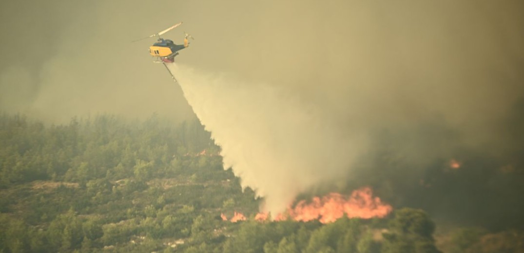 Κοζάνη: Μαίνεται η φωτιά στη Βλάστη - Σε δύσβατη περιοχή