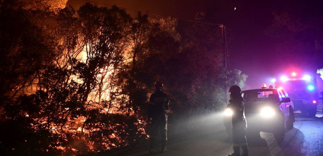 Φωτιά στην Αττική: Σε περισσότερους από 250 απεγκλωβισμούς ατόμων προχώρησε η αστυνομία (βίντεο)