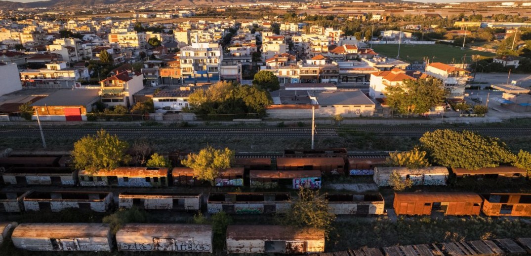 Θεσσαλονίκη: Τα 2.000 εγκαταλειμμένα βαγόνια «αφηγούνται» τις ιστορίες τους (φωτ.)