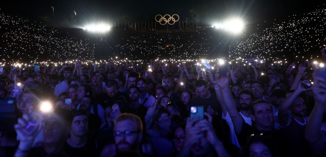 Τέμπη: «Να φτάσουν οι φωνές μας μέχρι τα άστρα» - Πλήθος κόσμου στη μεγάλη συναυλία (φωτ.)