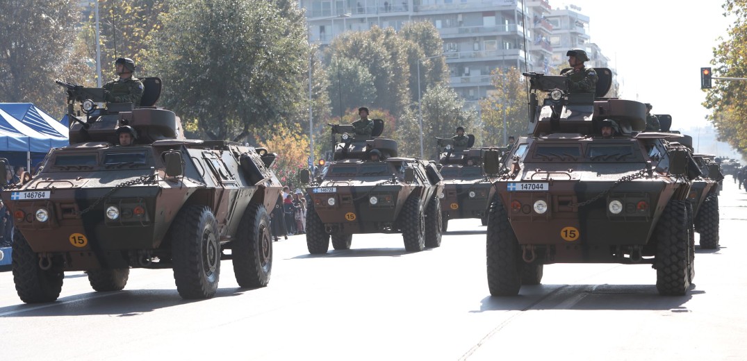 Θεσσαλονίκη: Μεγαλοπρέπεια και ρίγη συγκίνησης στη μεγάλη στρατιωτική παρέλαση (βίντεο)