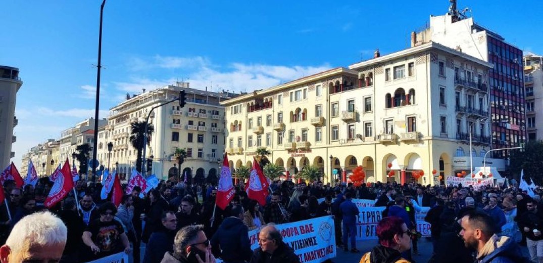 Πανελλαδική απεργία - Θεσσαλονίκη: Ξεκίνησε η συγκέντρωση του ΠΑΜΕ στο άγαλμα Βενιζέλου (φωτ.)