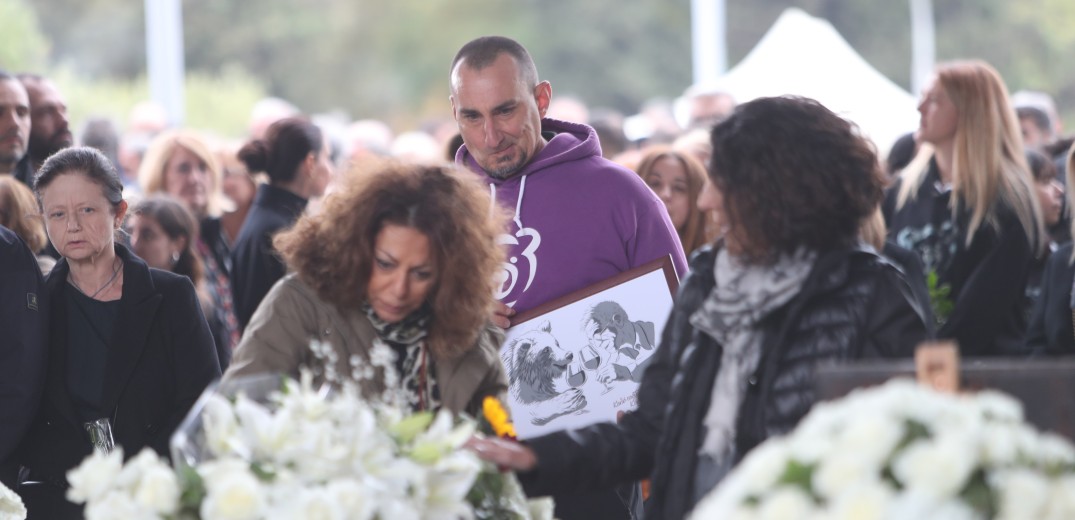 Θεσσαλονίκη: Συγκίνηση και θλίψη στο λαϊκό προσκύνημα για τον Γιάννη Μπουτάρη (φωτ.)