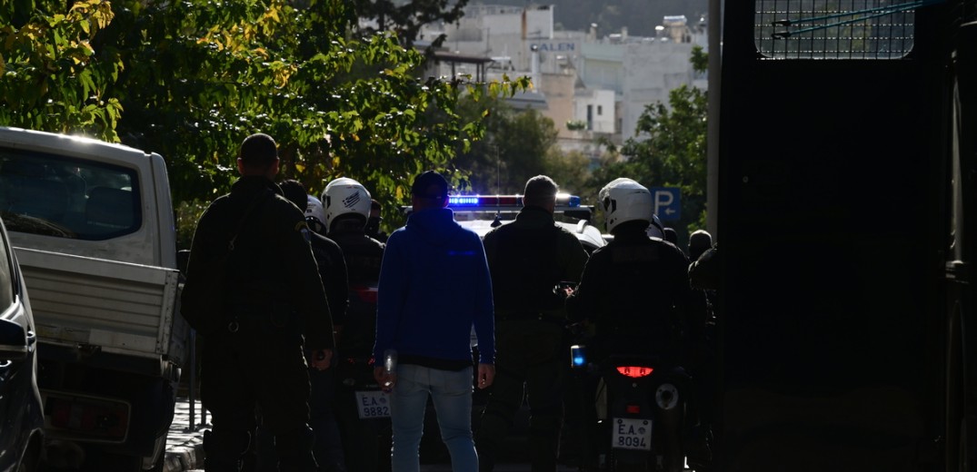 Παγκράτι: Συντάκτης προκηρύξεων ή αποθηκάριος εκρηκτικών ο 49χρονος; Στο μικροσκόπιο της ΕΛ.ΑΣ ο «φιλόσοφος»