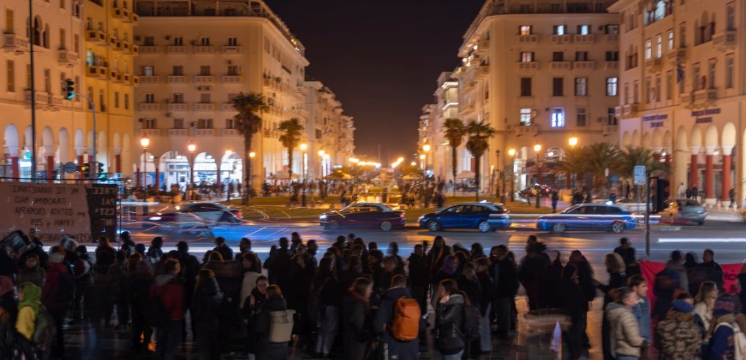 Θεσσαλονίκη: Διαδηλωτές έκαναν πορεία ενάντια στη βία κατά των γυναικών (φωτ.)