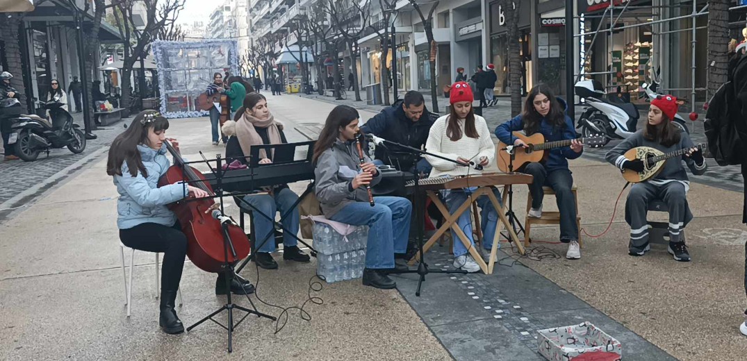 Θεσσαλονίκη: Πλημμύρισε με κάλαντα η... Αγίας Σοφίας (βίντεο, φωτ.)