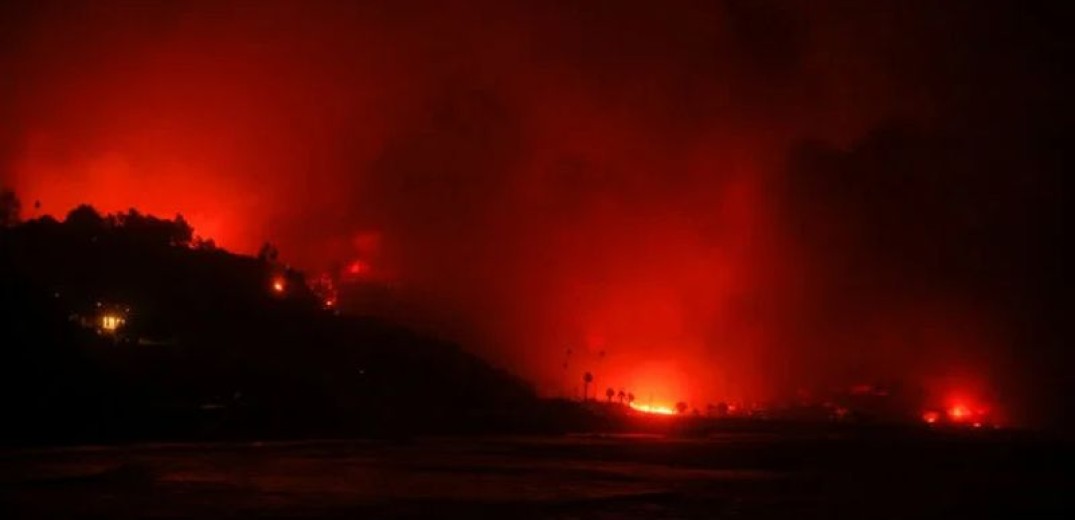 ΗΠΑ: Στο έλεος των πυρκαγιών το Λος Άντζελες - Εσπευσμένες απομακρύνσεις κατοίκων (βίντεο, φωτ.)