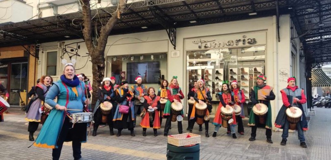 Θεσσαλονίκη: Σε γιορτινούς ρυθμούς όλη η πόλη παραμονή Πρωτοχρονιάς (βίντεο, φωτ.)