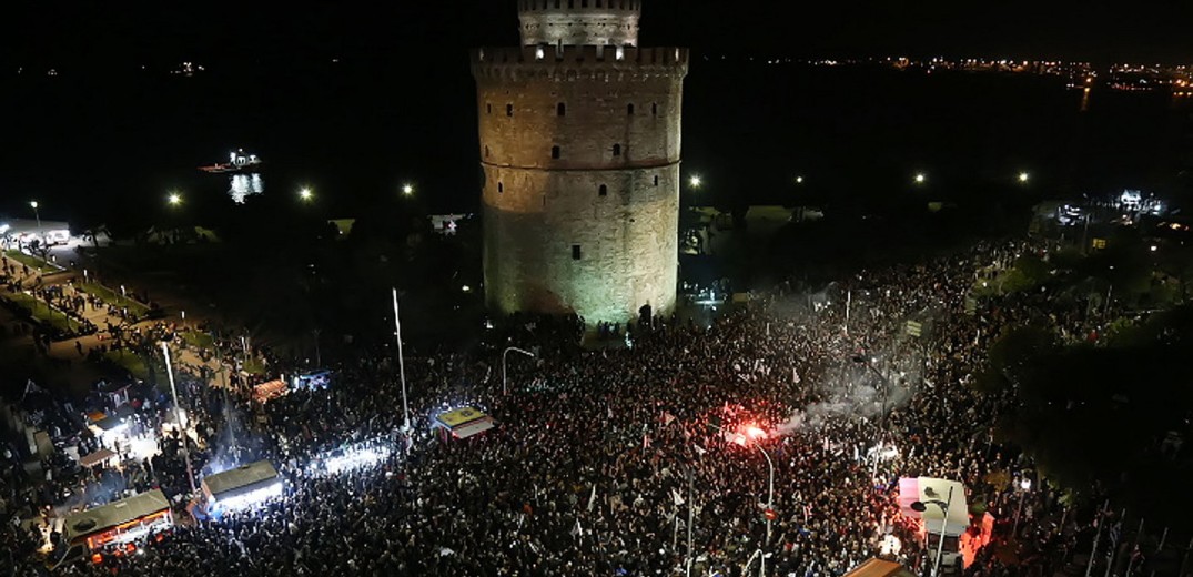 Αποθέωση του ΠΑΟΚ από χιλιάδες φιλάθλους στο Λευκό Πύργο (photos+videos)