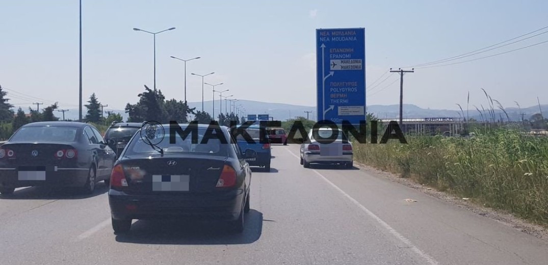 Σημειωτόν η κίνηση προς Χαλκιδική-Δυσκολίες και στις άλλες εξόδους (φωτο)