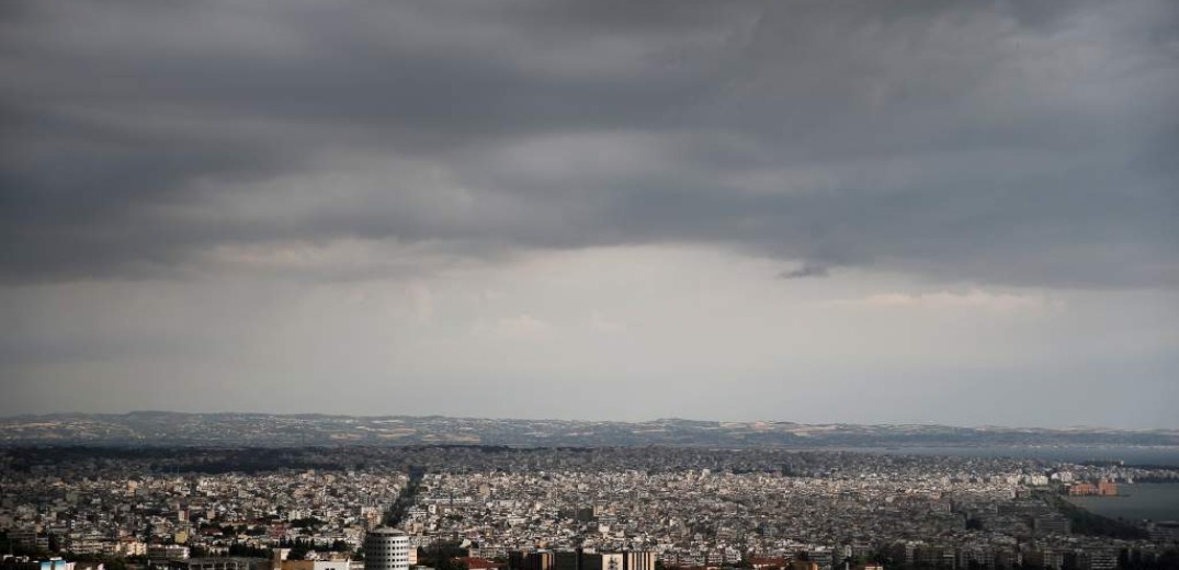 Καιρός: Σαββατοκύριακο με πιθανές βροχές, μικρή βελτίωση από Δευτέρα