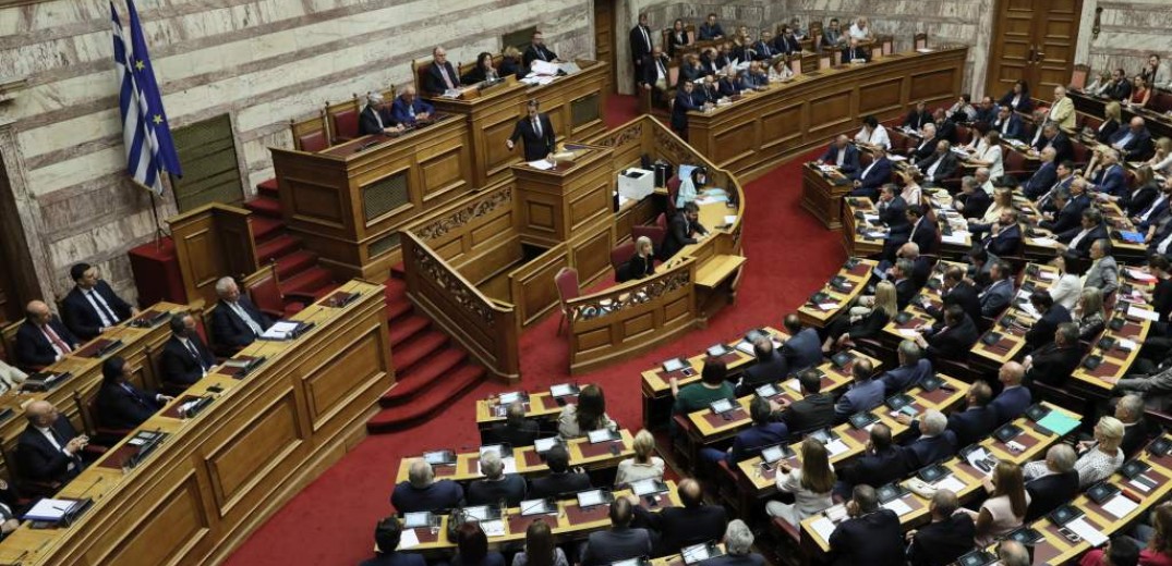 Τα κόμματα καταδικάζουν την επίθεση στον αστυνομικό στη Ν. Σμύρνη