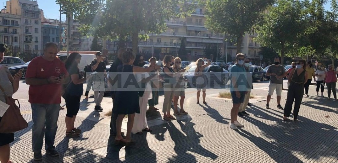 Λύσεις και άμεσα απαίτησαν έξω από το ﻿﻿ΥΜΑΘ οι κυλικειάρχες των σχολείων (βίντεο & φωτ.)